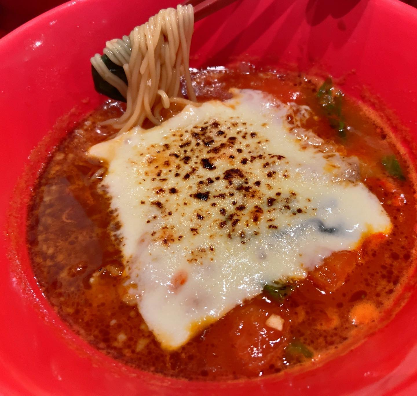 九州らーめん 亀王 難波NGK前店「チーズトマトらーめん」の投稿写真