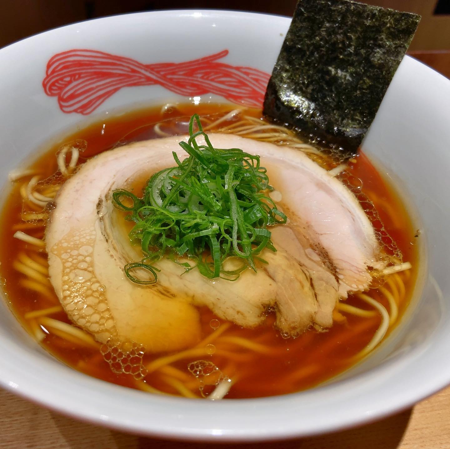ニッポンラーメン凛トウキョウ「醤油らぁ麺」の投稿写真 2