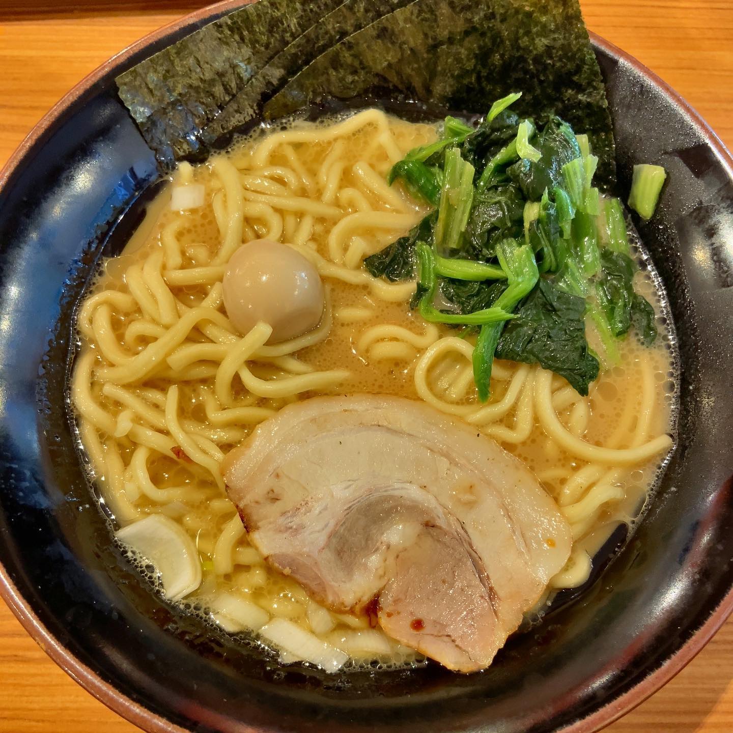 横浜家系ラーメン 壱角家溜池山王店「ラーメン醤油」の投稿写真 2
