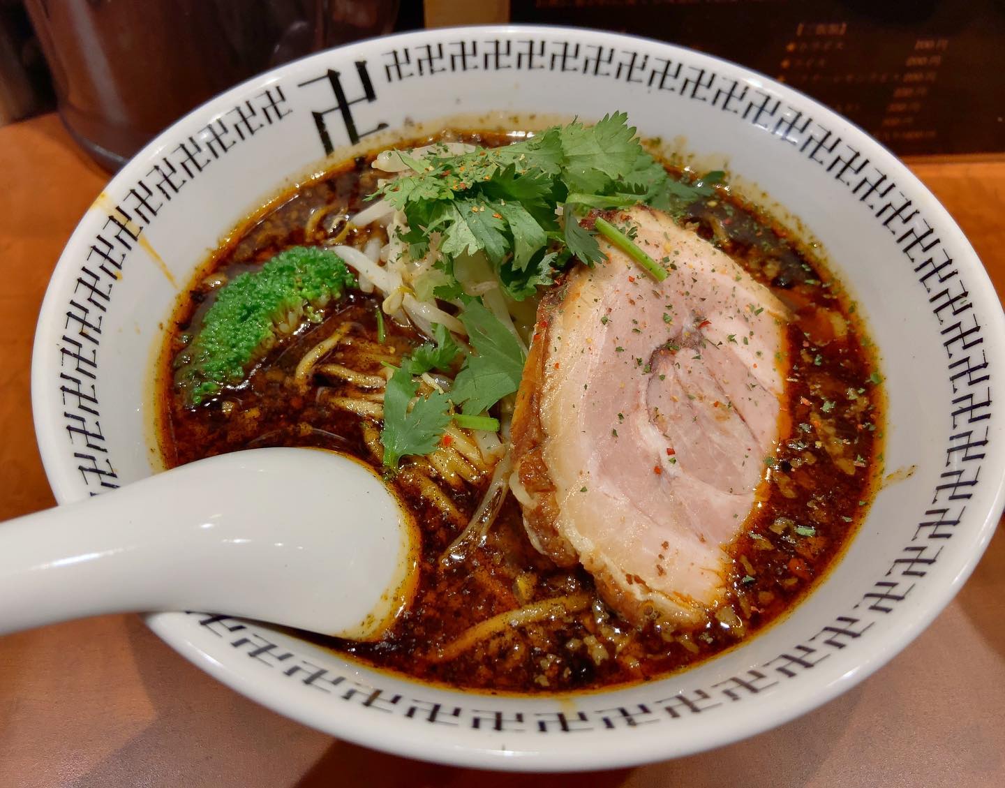 スパイス・ラー麺 卍力 秋葉原店「スパイス・ラー麺」の投稿写真