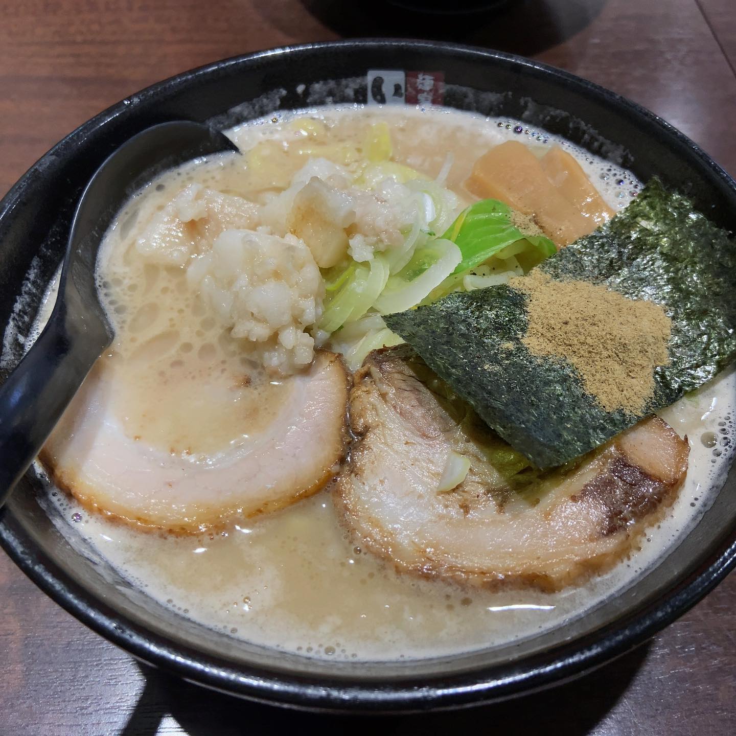 富山ブラック麺家いろは ヨドバシAkiba店「魚介豚骨」の投稿写真