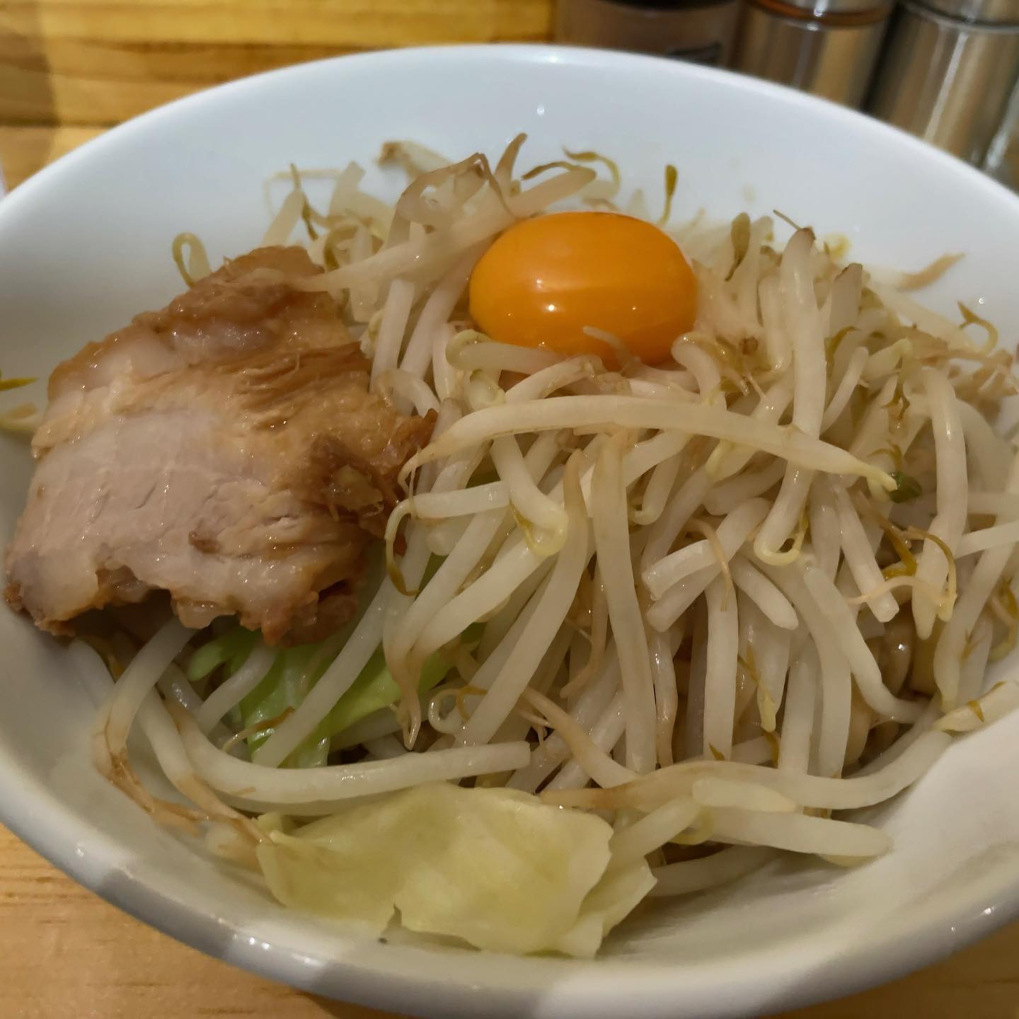麺処MAZERU「塩 ヤサイアブラチーズ」の投稿写真 2