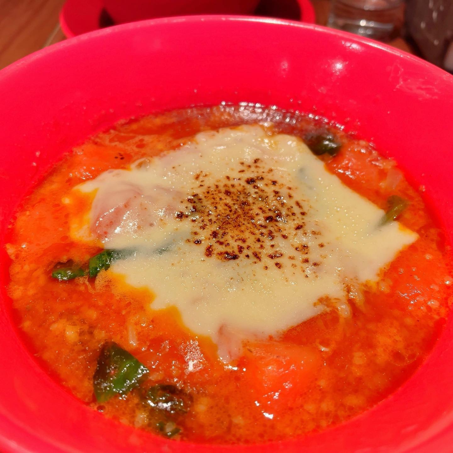 亀王 堂島店「とまとラーメン 炙りチーズ」の投稿写真 2