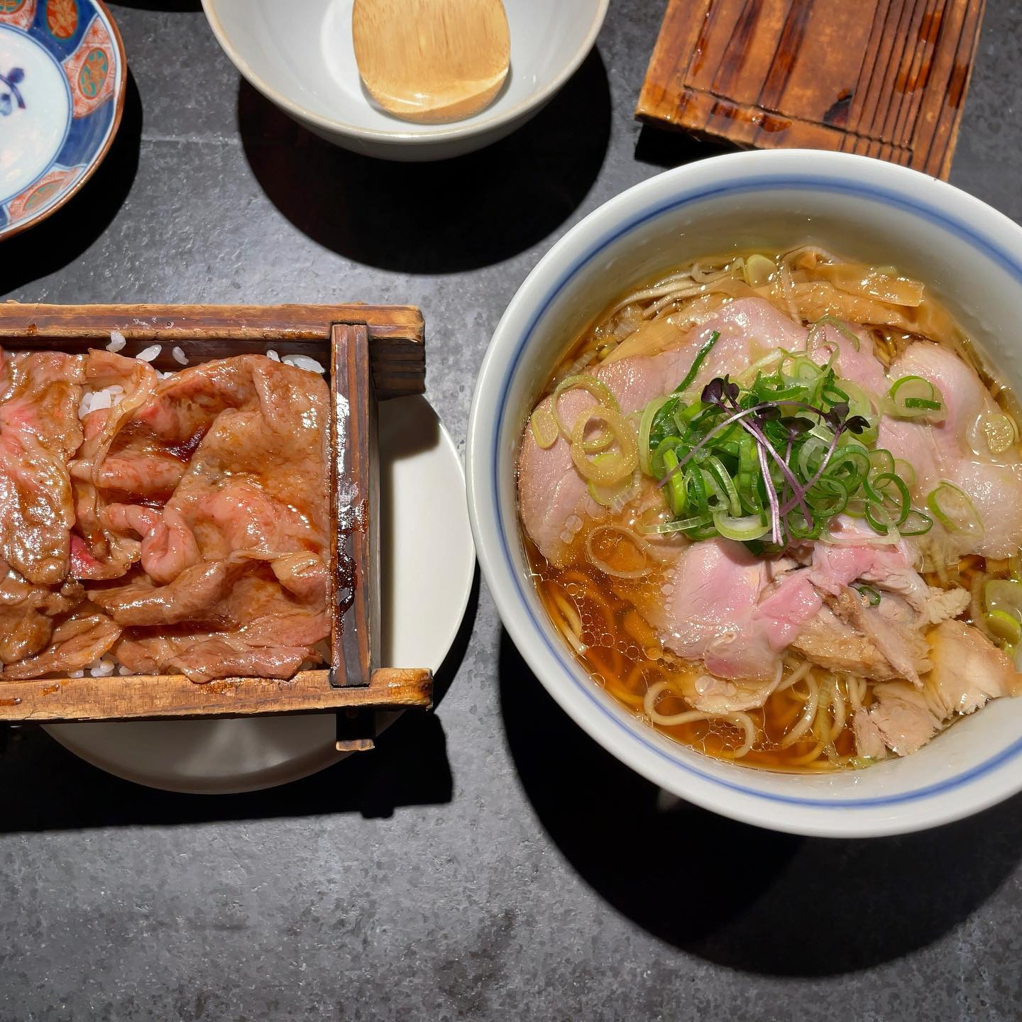 駄目な隣人 新宿店「醤油ラーメン / 黒毛和牛せいろごはん」の投稿写真