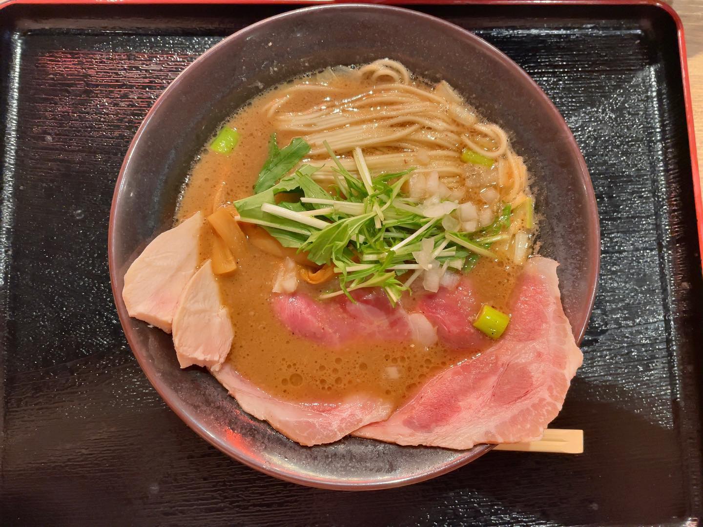 ラーメン酒場 秋葉原拉麺劇場「チャーシュー濃厚豚骨魚介」の投稿写真