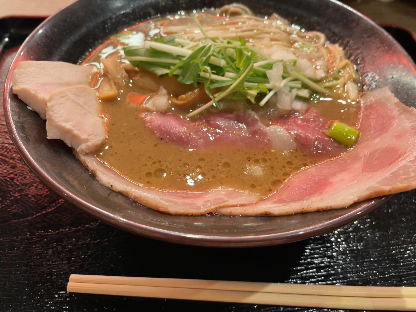 ラーメン酒場 秋葉原拉麺劇場「チャーシュー濃厚豚骨魚介」の投稿写真 2