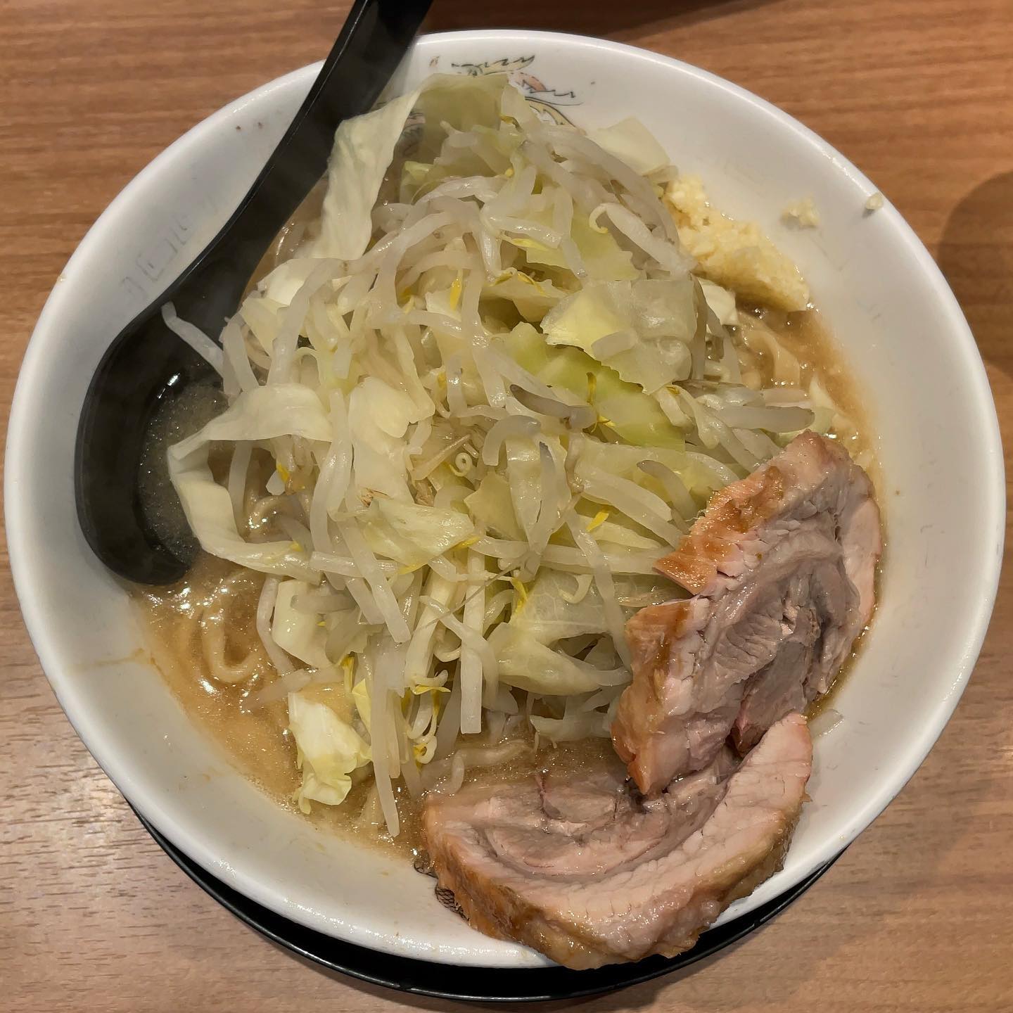 ラーメン豚山 上野店「小ラーメンニンニク少し」の投稿写真