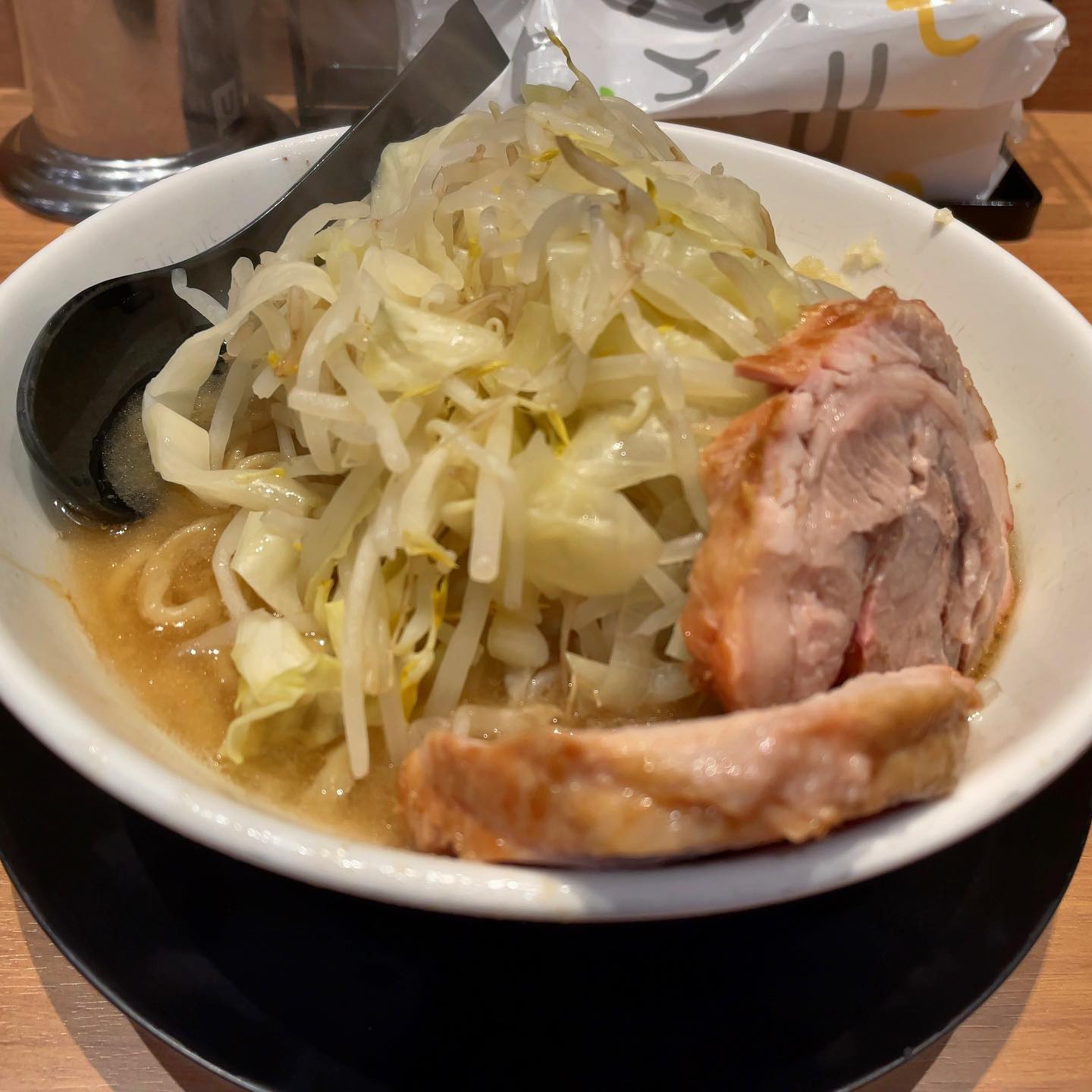ラーメン豚山 上野店「小ラーメンニンニク少し」の投稿写真 2