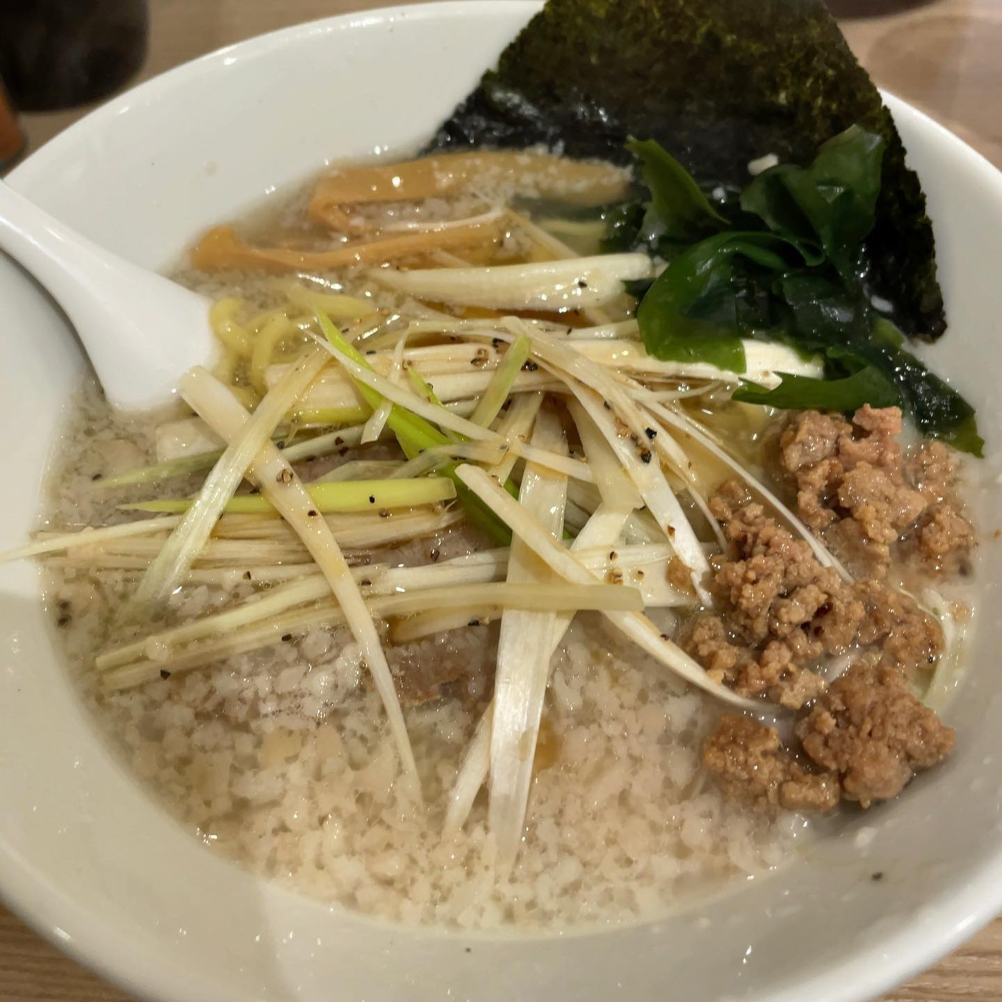 コッテリの塩らー麺専門店MANNISH「こってりの塩ラーメン」の投稿写真 2