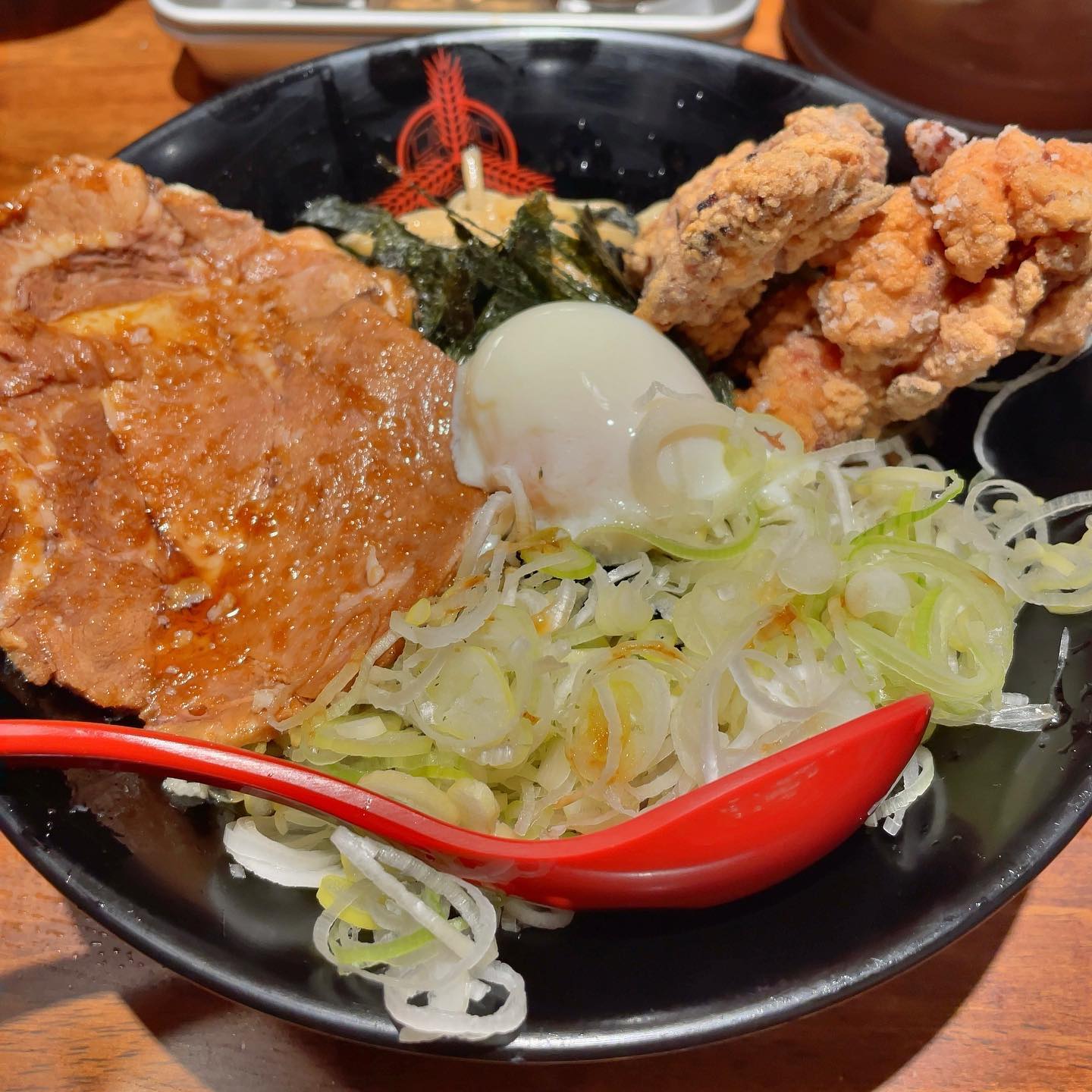 三田製麺所×伝説のすた丼屋「伝説のすたみな油そば」の投稿写真 2