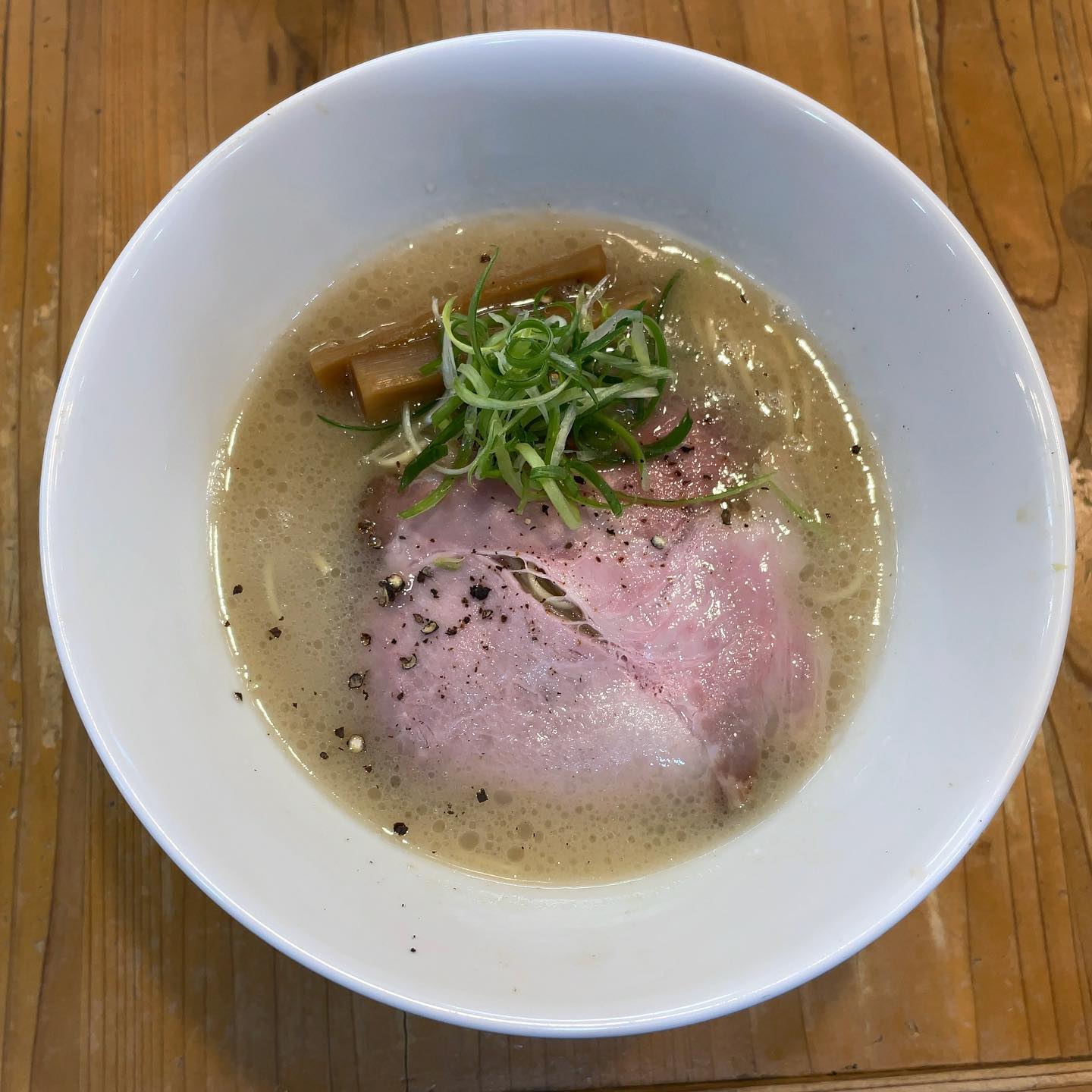 ろく月「豚白湯らあめん」の投稿写真