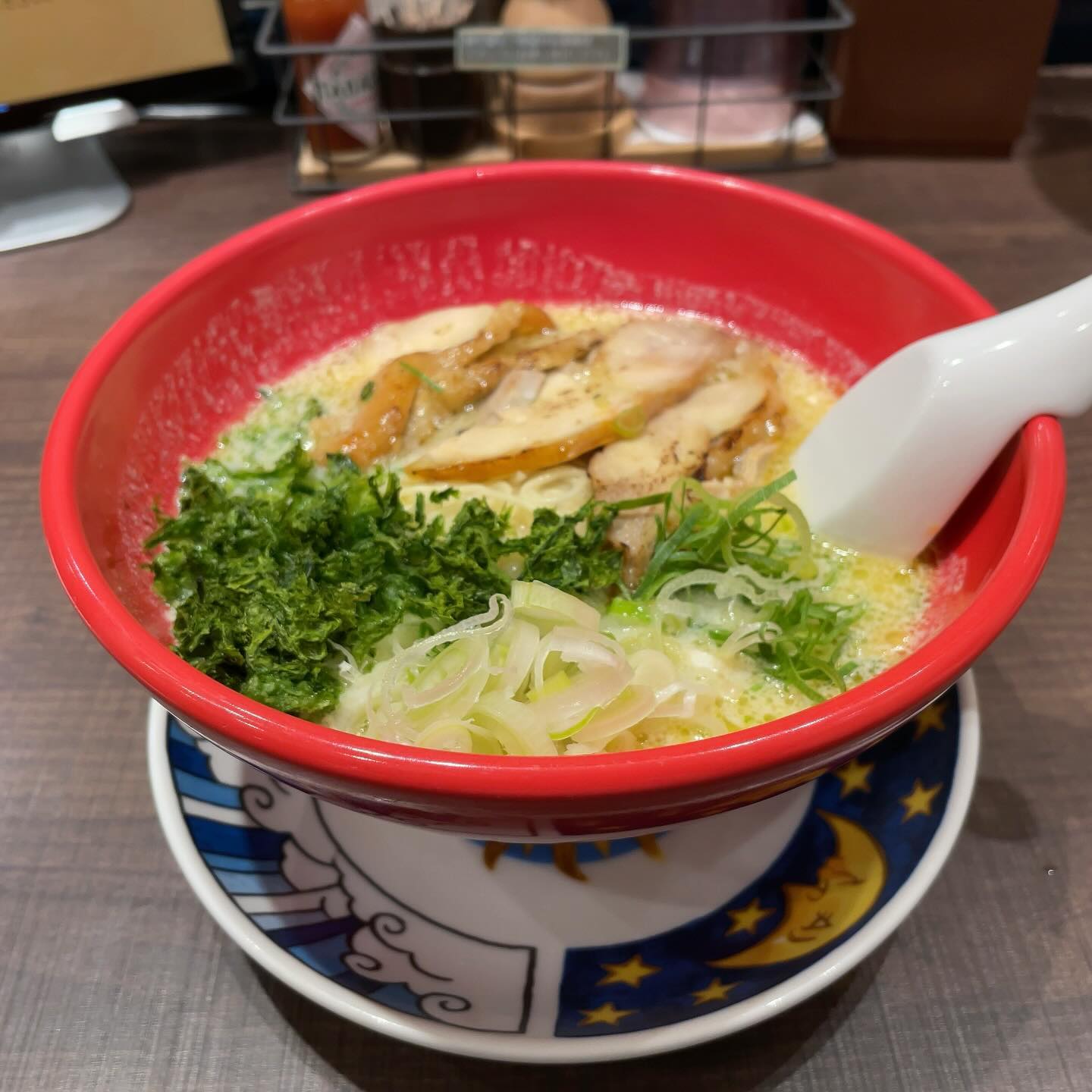 太陽のトマト麺NEXTサンシャインシティ「豆乳炙り鶏チャーシュー麺 / 白ネギアオサ」の投稿写真 2