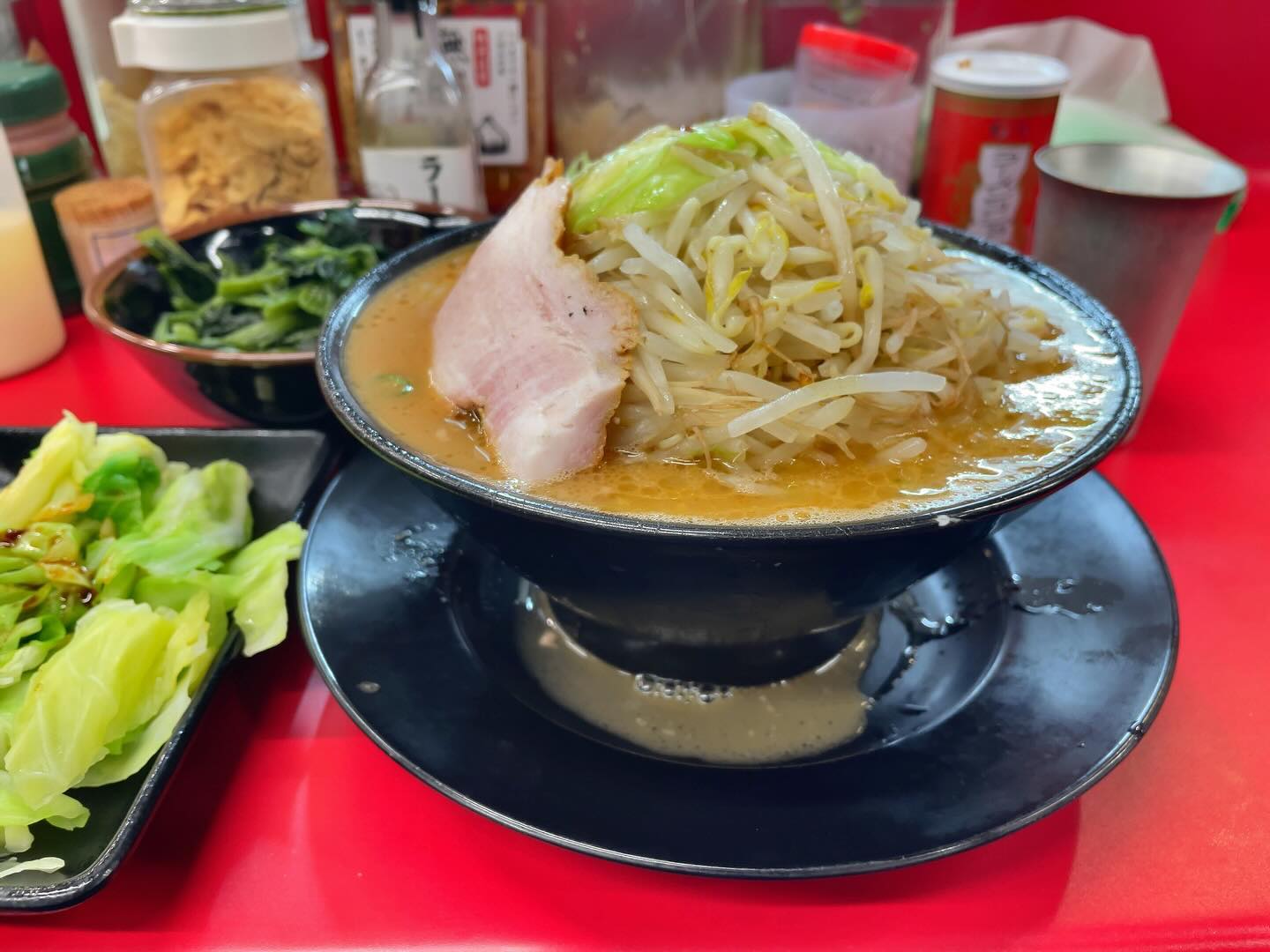 王道家直系 IEKEI TOKYO「ラーメン / 青菜 / キャベツ」の投稿写真 2