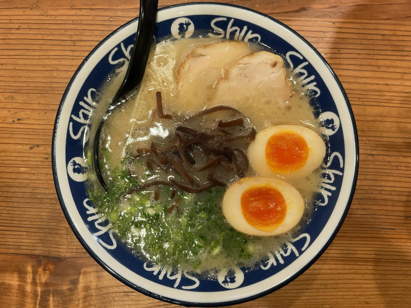 博多らーめんShinShin 天神本店「博多ShinShinらーめん」の投稿写真