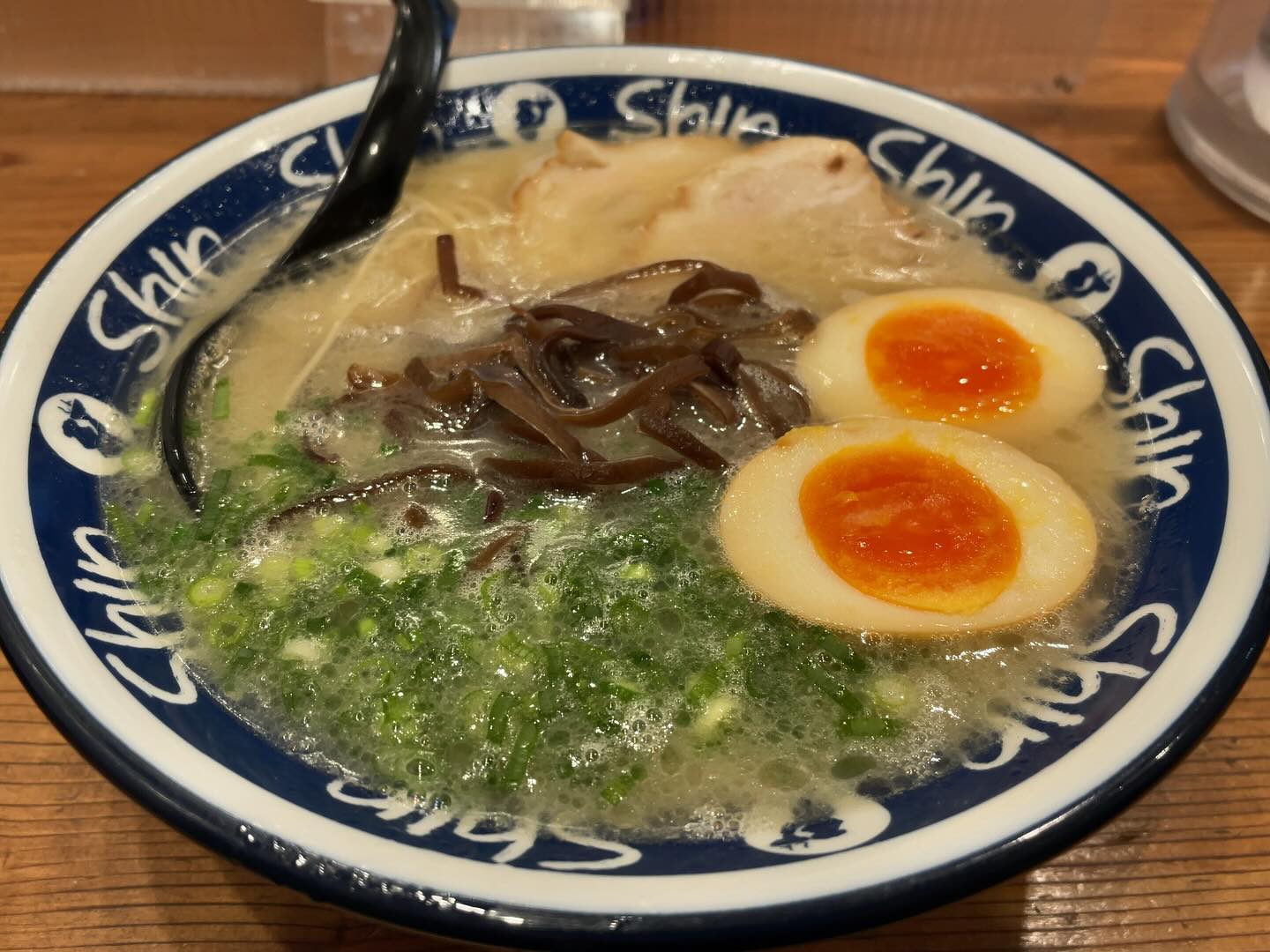 博多らーめんShinShin 天神本店「博多ShinShinらーめん」の投稿写真 2
