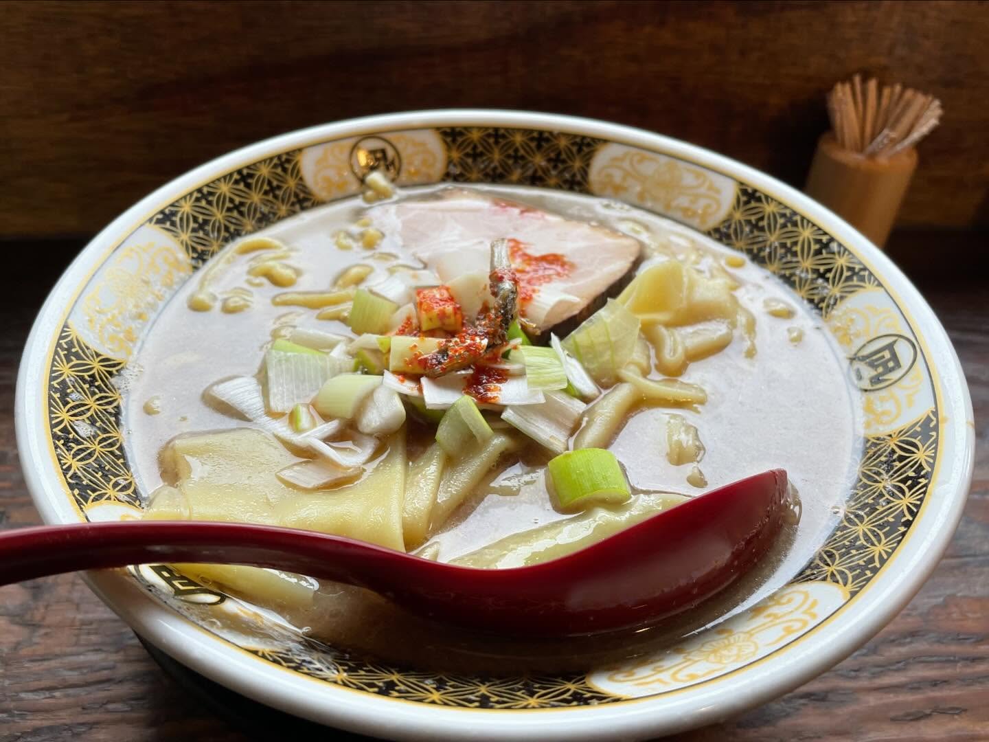 すごい煮干ラーメン凪 新宿ゴールデン街店本館「すごいラーメン」の投稿写真 2