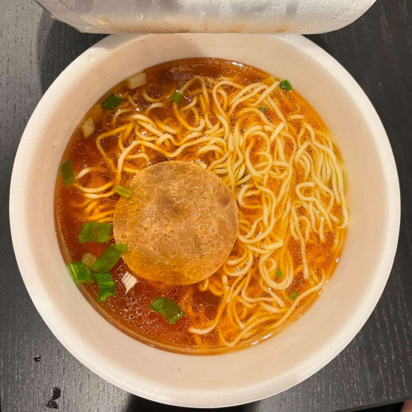 セブンイレブン「飯田商店 しょうゆらぁ麺」の投稿写真 2