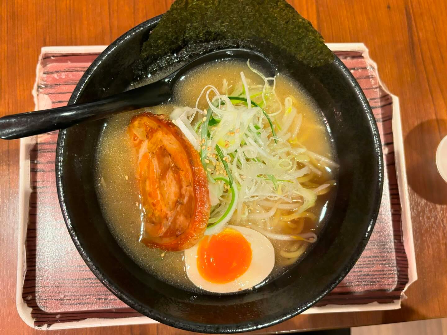 麺屋雷神 東武練馬店「濃厚豚骨醤油ラーメン」の投稿写真
