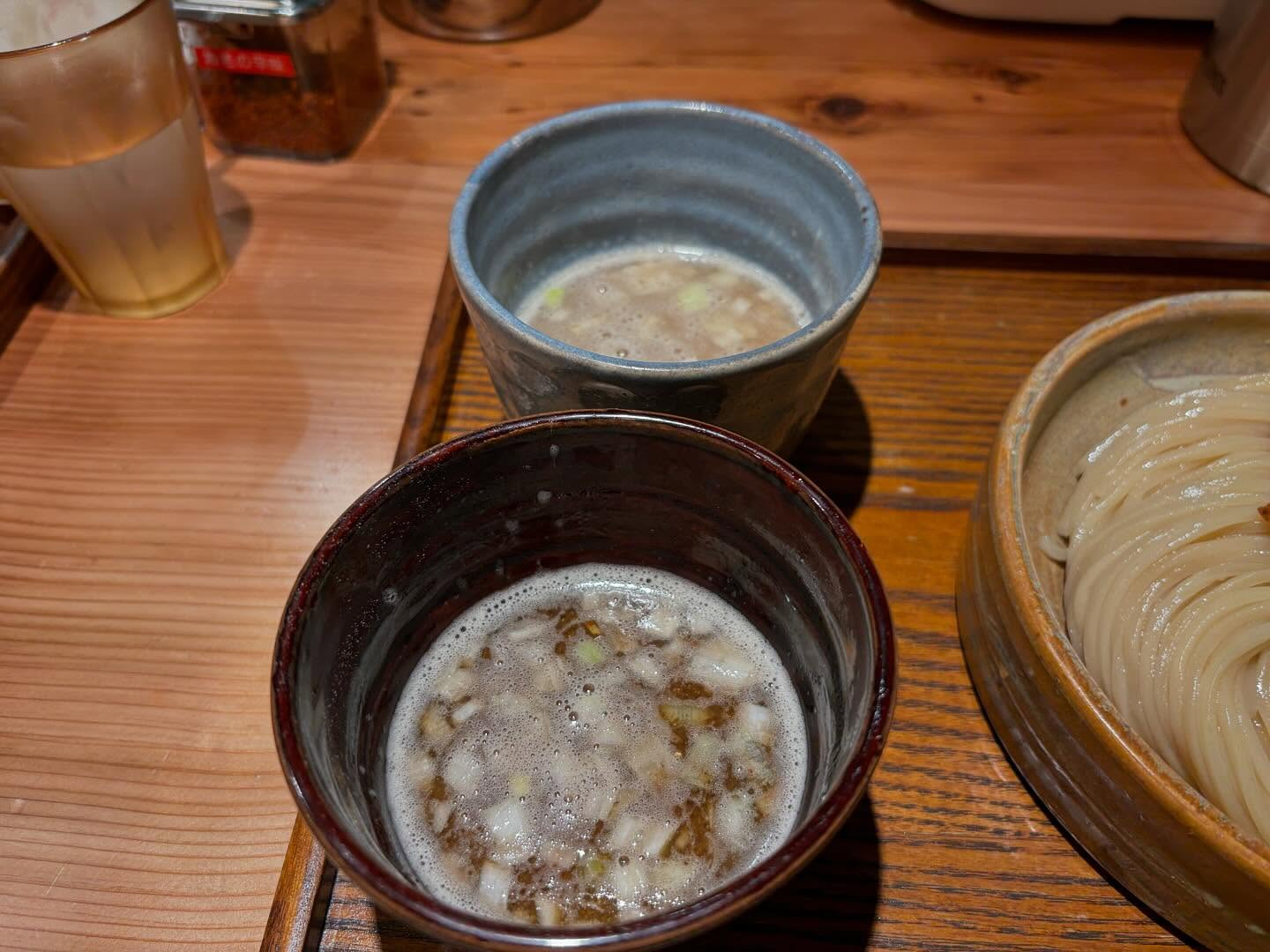 あいだや「つけ汁2種 つけめん にんにく醬油 豚骨魚介」の投稿写真 3