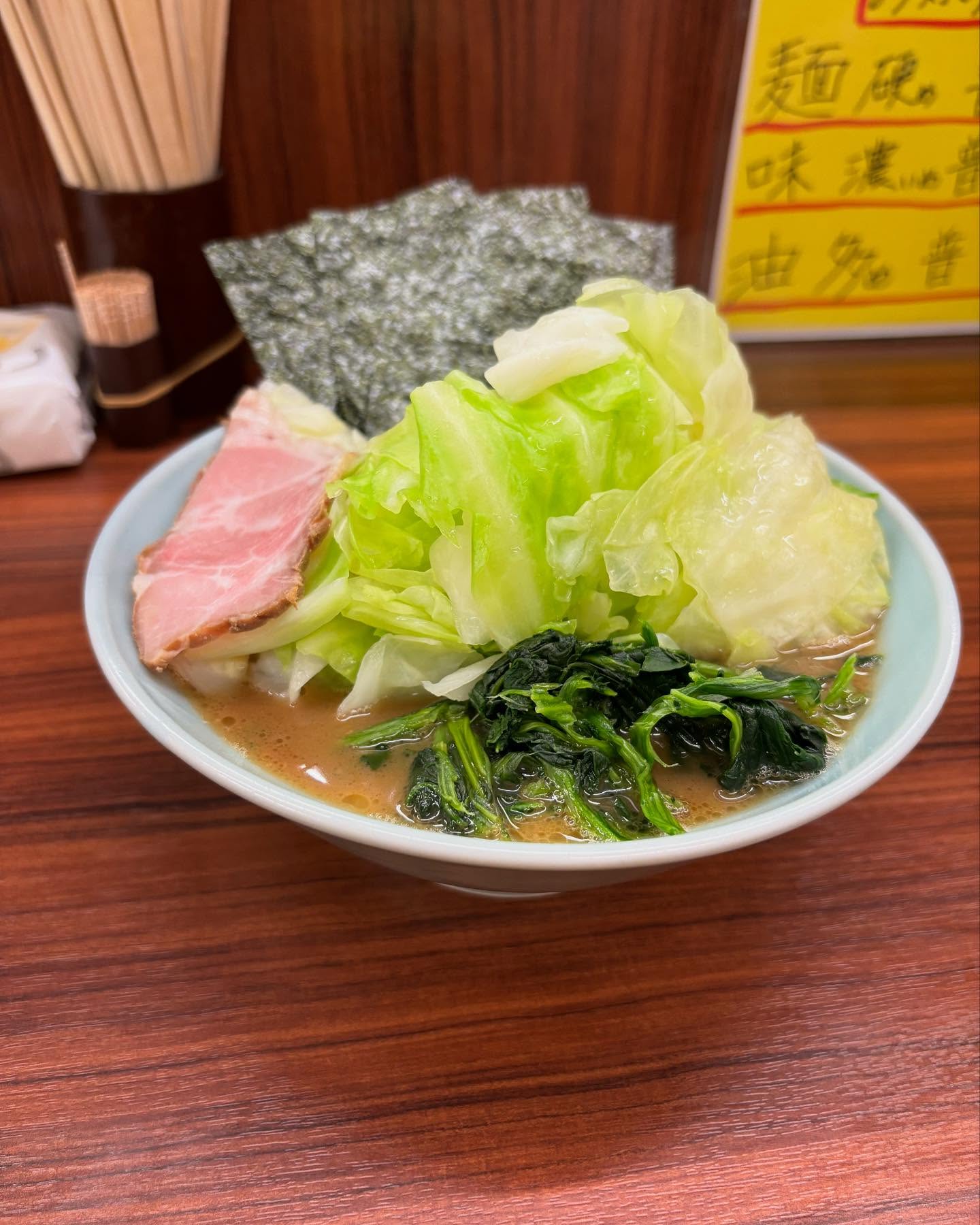 武蔵家 大山店「ラーメン並 / キャベツ」の投稿写真 2