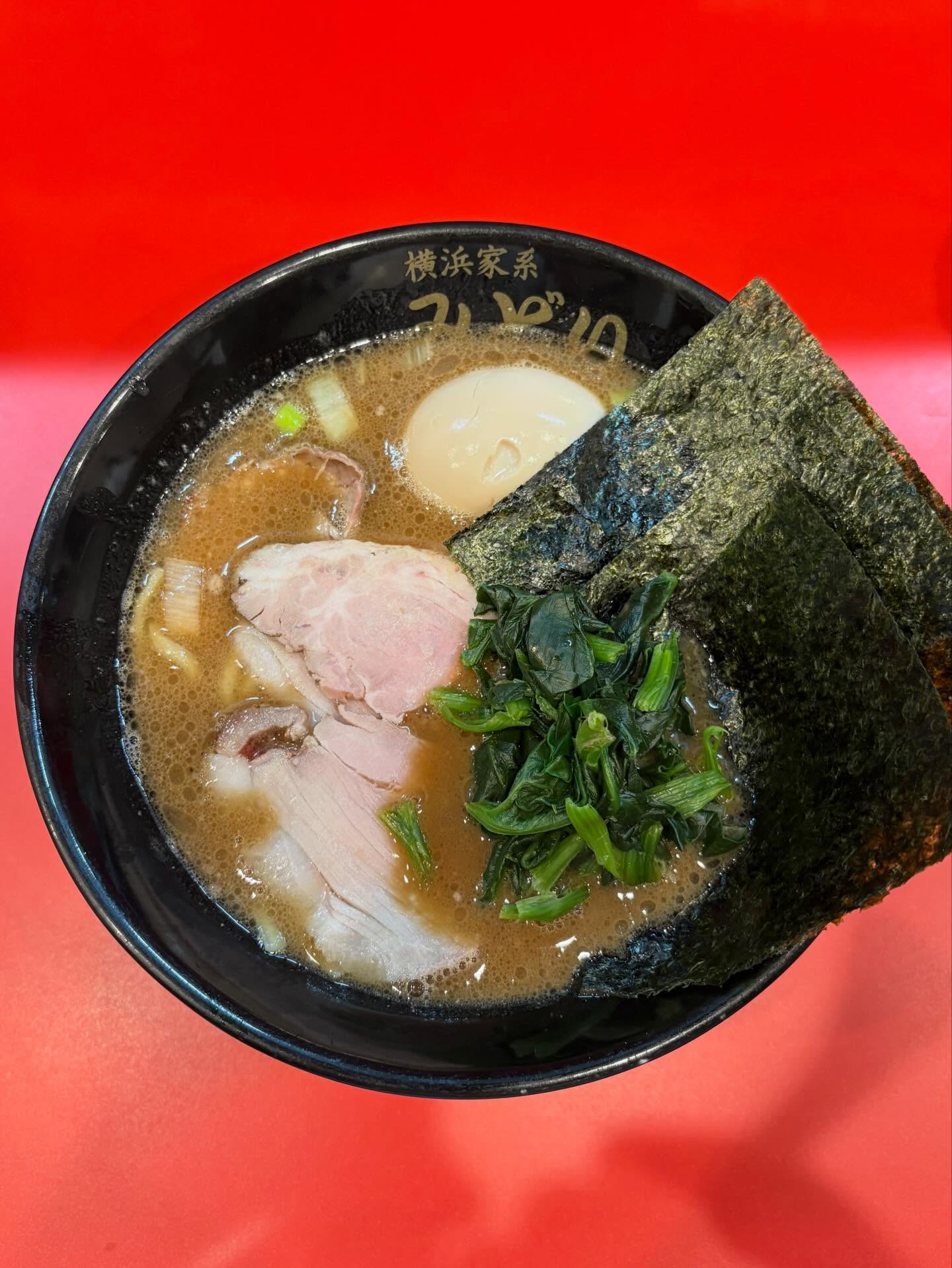 横浜家系ラーメンみどり 新宿店「味玉ラーメン」の投稿写真