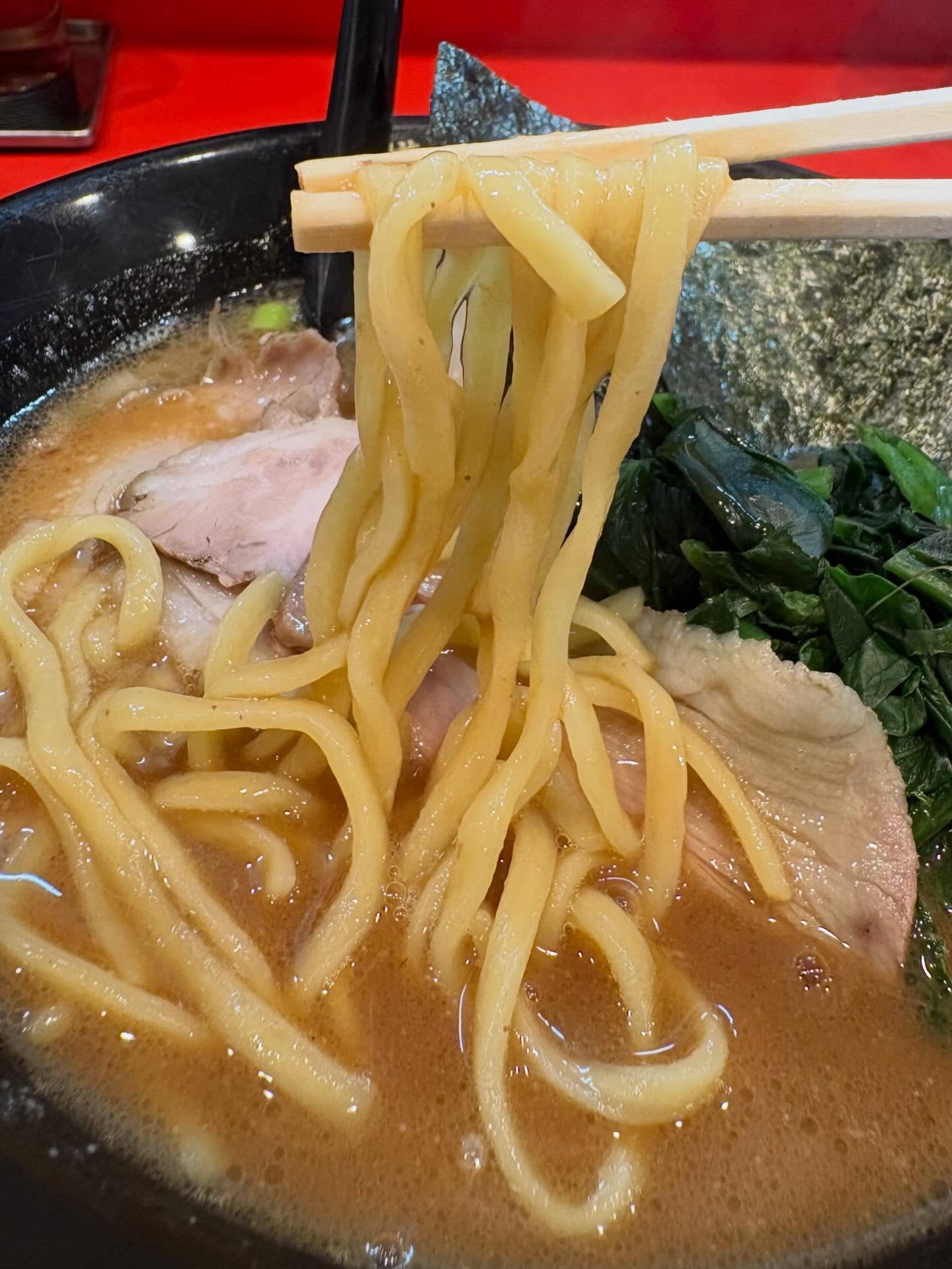 横浜家系ラーメンみどり 新宿店「味玉ラーメン」の投稿写真 3
